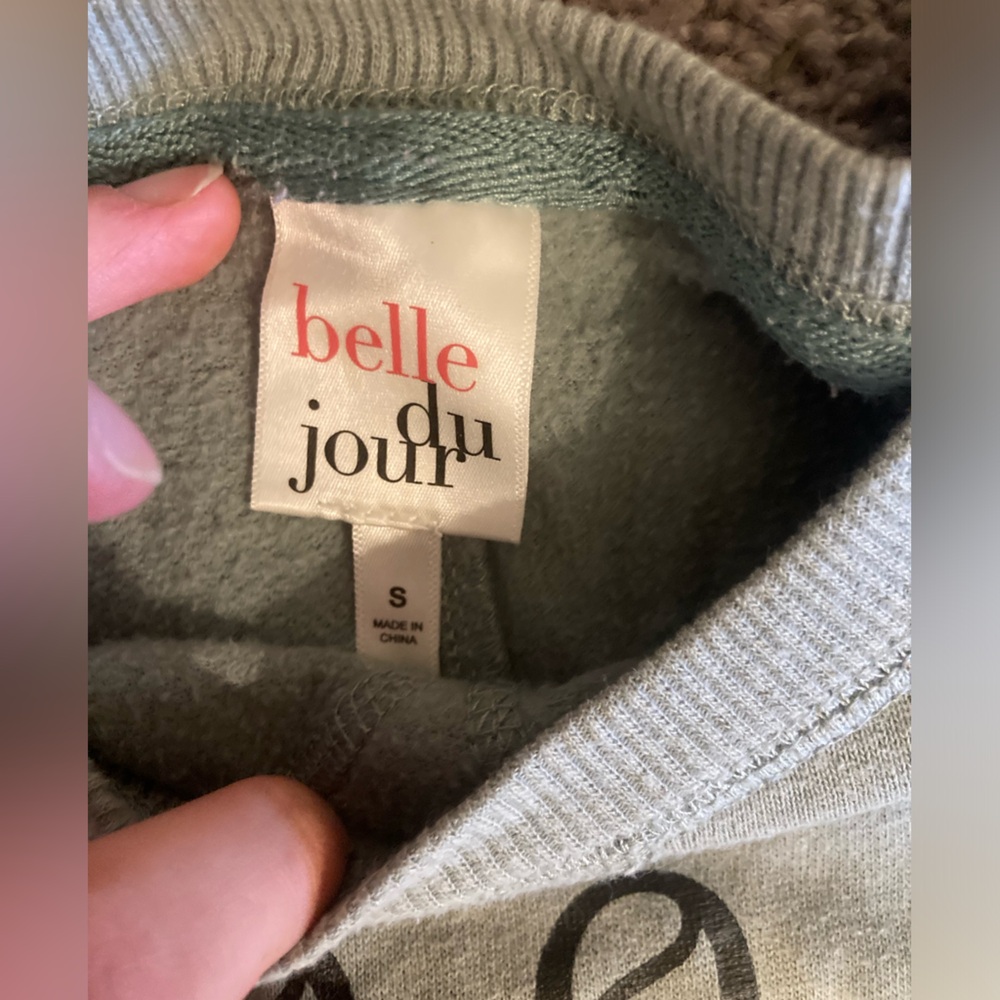 💰5/$10 Good vibes sage green sweatshirt - Picture 3 of 6